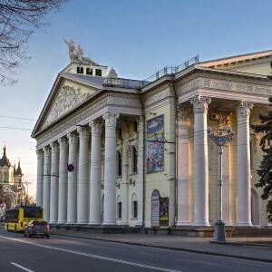 Сотрудники запорожского театра передали свои 1000 гривен от государства на благотворительность