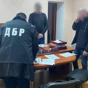 Двух инспекторов Днепровской таможни подозревают в халатности на 60 млн гривен