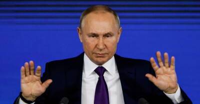 Путина на пресс-конференции спросили о нападении на Украину. Он в ответ заявил, что сам боится нападения