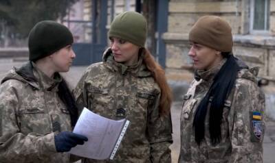 Украинок отныне будут ставить на воинский учет, указ вступил в силу: полный список профессий