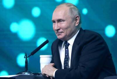 Владимир Путин признался, за что благодарен Деду Морозу, и выступил его адвокатом