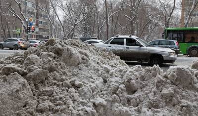 В Тюмени снег от вчерашнего снегопада будут убирать до 26 декабря