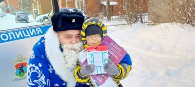 В Петрозаводске полицейский Дед Мороз приехал к трехлетнему малышу на патрульной машине