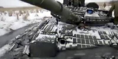 Провалившийся под лед российский танк сняли на видео