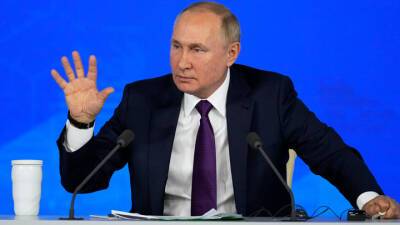Как можно отдать приказ стрелять в своих: Путин переадресовал вопрос журналистов