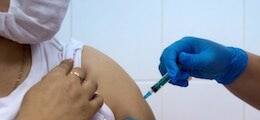 «Шлеп-шлеп-шлеп, и пошли»: Путин поручил вакцинировать 80% населения за три месяца