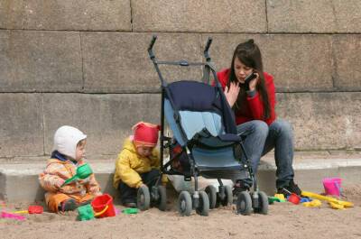 В СРЗП предложили ввести ежемесячные выплаты безработным родителям