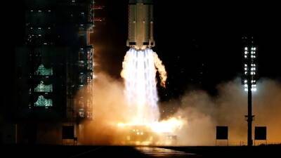 Китай запустил на орбиту два спутника для исследования космической среды