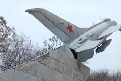 В Волгограде отремонтировали постамент памятника «Самолет «МиГ-21»