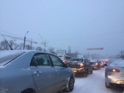 В Челябинске из-за снегопада заторы на дорогах достигли максимальных десяти баллов