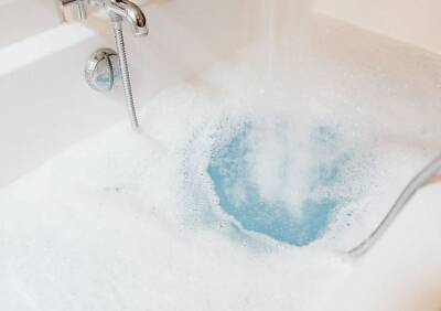 В Санкт-Петербурге школьница уронила телефон в ванную с водой и погибла