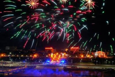 В новогоднюю ночь небо над Волгоградом озарят шесть фейерверков