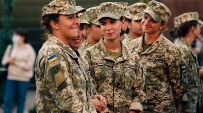 Постановка женщин на воинский учет: в Минобороны озвучили сроки