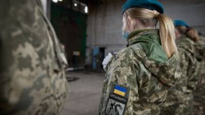 В Украине ввели воинский учет для женщин: кого коснется и когда необходимо становиться
