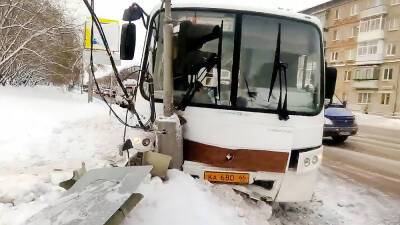 Появилось видео ДТП с автобусом в Свердловской области