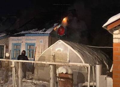 Пожар в Мервине тушат пять пожарных расчетов