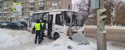 В Каменск-Уральском число пострадавших в ДТП с автобусом увеличилось до 12 человек