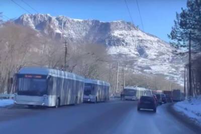 Пассажиры троллейбусов Ялта – Симферополь полтора часа простояли на трассе
