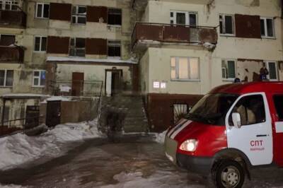 Три человека погибли при пожаре в многоквартирном доме в Якутии