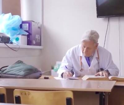 В Новосибирске работает 92-летний анестезиолог-реаниматолог