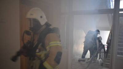 Два человека стали жертвами пожара в многоквартирном доме Ижевска