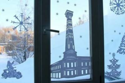 В Рыбинске украсили окна учебного здания кадетского корпуса