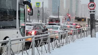 Петербургские водители в очередной раз встретили утро в пробках