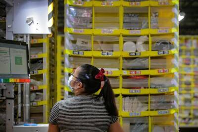 Складские рабочие Amazon снова будут носить маски