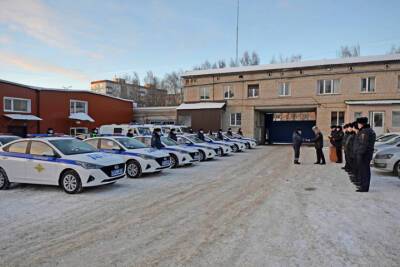 Смоленские полицейские получили 15 новых служебных автомобилей