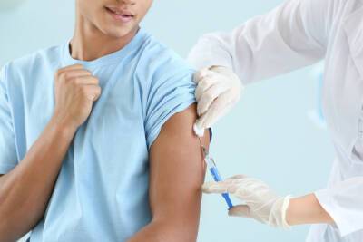 Новгородская область затребовала у Минздрава РФ антиковидную вакцину для подростков
