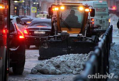 За сутки из-за бурана дорожники в Ленобласти очистили 20 тысяч км трасс от снега