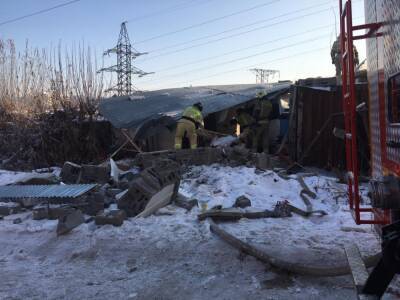 В Иркутске на улице Геологов взорвался и полностью сгорел гараж
