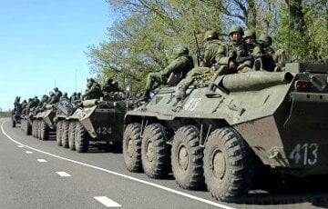Bloomberg: Россия продолжает стягивать вооружение к границе с Украиной