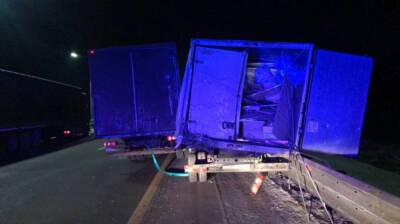 В аварии с двумя грузовиками на воронежской трассе погиб водитель