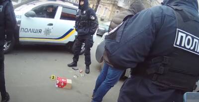 Иностранец с оружием устроил переполох в центре Одессы, видео: прибыл батальон особого назначения