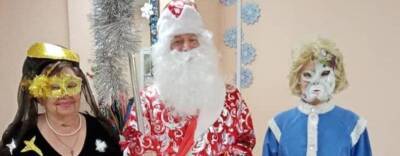 В Чехове Дед Мороз и Снегурочка провели концерт для участников клуба «Активное долголетие»