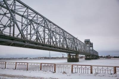 Школьник упал с железнодорожного моста на лёд Северной Двины в Архангельске