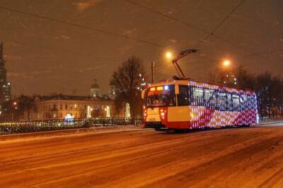 «Волшебные трамваи» начали курсировать по Петербургу