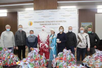 Тамбовские фермеры собрали более 200 тысяч рублей на новогодние подарки детям из малообеспеченных семей