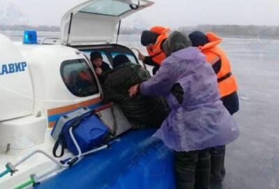 Двое рыбаков заблудились на Ладожском озере из-за снегопада