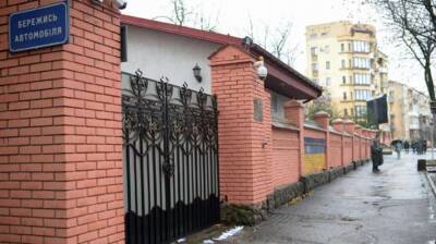 Во Львове в консульство России бросили «коктейль Молотова»