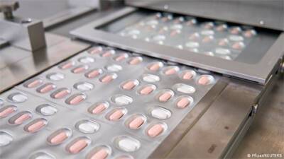 В США одобрили таблетки Pfizer и Merck для лечения COVID-19