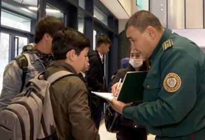 Правоохранители провели в школах Ташкента 2,4 тысячи проверок. За это время было изъято свыше 90 колото–режущих предметов