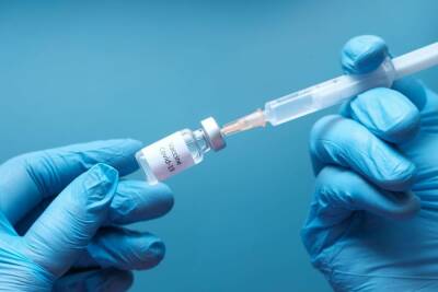 Перечислены основные причины веры в теории заговора против прививок