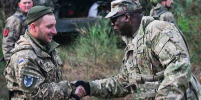 МИД заявил о работе на Украине 10 тысяч западных военных инструкторов