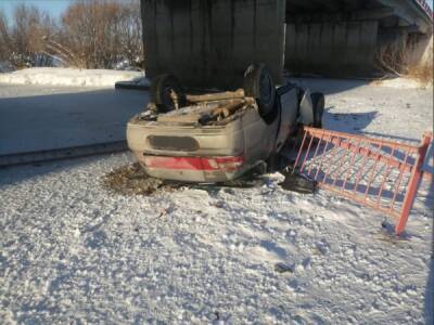 В Челябинской области машина вылетела с моста в реку, водитель погиб