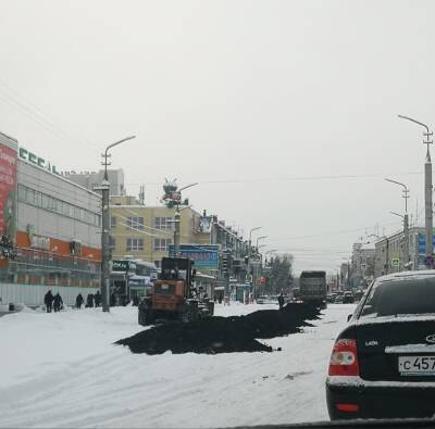 «„Скандинавские технологии“ подъехали»: В Кургане асфальт укладывают на снег
