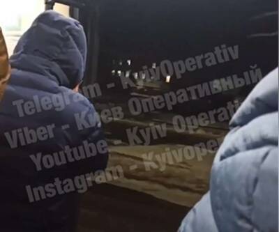 В Киеве маршрутка возила пассажиров с открытой дверью