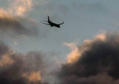 Пассажирский Boeing подал сигнал тревоги и начал снижаться над Рязанской областью