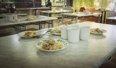 Очередной скандал с тюменским КШП: дети едят просрочку, а сотрудники воруют еду